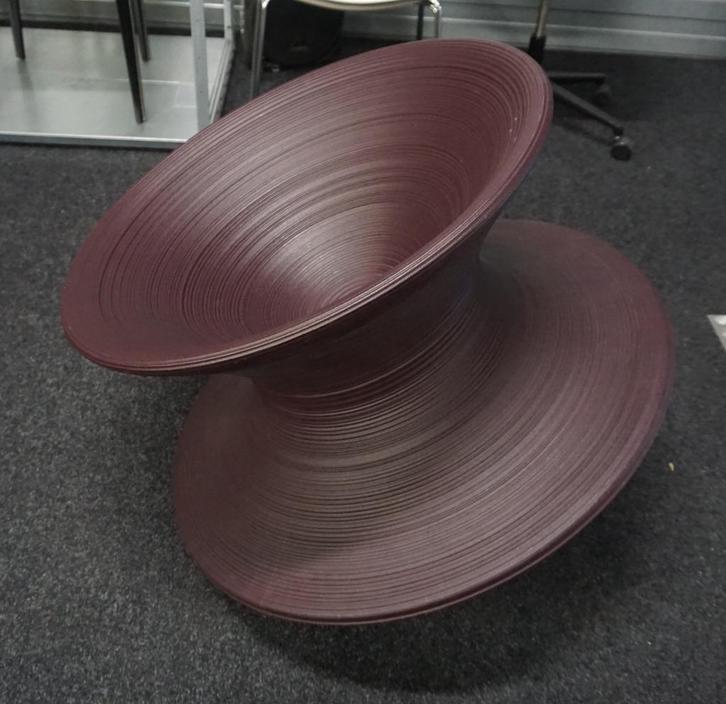 Magis Spun Design stoel | Donkerbruin | Tuinstoel, Huis en Inrichting, Stoelen, Gebruikt, Eén, Kunststof, Bruin, Ophalen of Verzenden