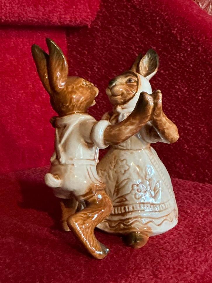 Goebel beeld ❤️ Danspaar Konijnen Beierse Klederdracht, Verzamelen, Beelden en Beeldjes, Zo goed als nieuw, Dier, Ophalen of Verzenden