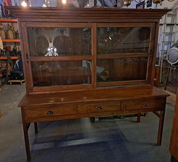Zeer mooie antieke Franse kast 210 cm breed en 209 cm hoog beschikbaar voor biedingen