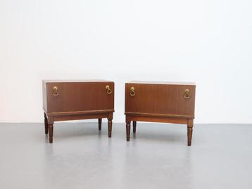 Set vintage nachtkastjes met klep  beschikbaar voor biedingen