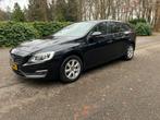 Volvo V60 T3 150pk Leder USB PDC NAVI Trekhaak DEALER 1e Eig, Voorwielaandrijving, 74 €/maand, Zwart, 4 cilinders