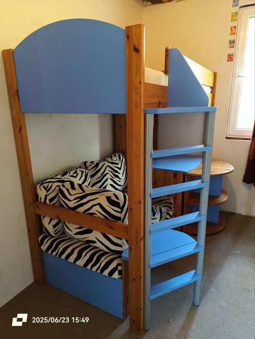 Hoogslaper met bureau en chillhoek - MOET WEG, Kinderen en Baby's, Kinderkamer | Stapelbedden en Hoogslapers, Gebruikt, Hoogslaper