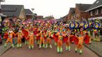 Grote loopgroep carnaval / volwassenen en kinderen, Carnaval, Kleding, Gedragen, Ophalen