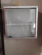 Metalen medicijnkastje met sleutel, Huis en Inrichting, Badkamer | Badkamermeubels, Minder dan 50 cm, Ophalen of Verzenden, Minder dan 25 cm