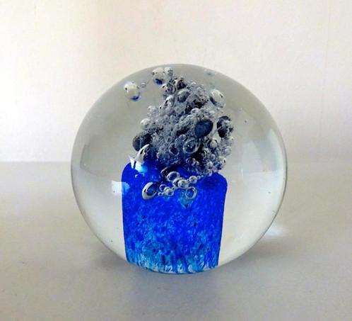 Glazen presse papier helder blauw luchtbel Jablonski 5447-p, Antiek en Kunst, Antiek | Glas en Kristal, Ophalen of Verzenden