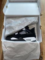 Air Jordan 4 Retro ‘White Thunder’ - EU47.5, Ophalen, Zwart, Nieuw, Sneakers of Gympen