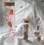 Decoratieve glazen flesjes met gedroogde bloemen, Ophalen of Verzenden, Zo goed als nieuw