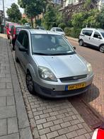 Ford Fiësta 1.4 16V 5DR 2006 Grijs, Auto's, Ford, Voorwielaandrijving, 4 cilinders, 1001 kg, Handgeschakeld