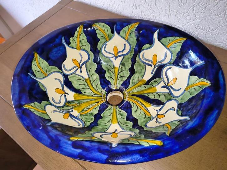 Keramische waskom met witte bloemkelken, Huis en Inrichting, Badkamer | Badkamermeubels, Zo goed als nieuw, Overige typen, Minder dan 100 cm