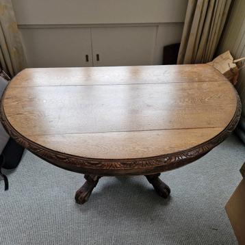 Bijzondere Vossenkop onderstel tafel beschikbaar voor biedingen