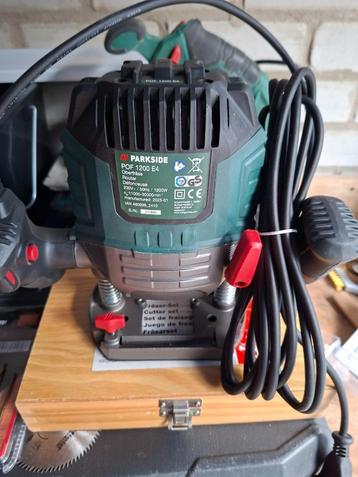 Te koop nieuwe bovenfrees machine Parkside met frezen. beschikbaar voor biedingen