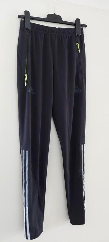 Addidas broek  beschikbaar voor biedingen