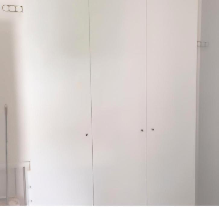 Ikea pax kast 3 deuren wit, Huis en Inrichting, Kasten | Kledingkasten, Gebruikt, 200 cm of meer, 100 tot 150 cm, 25 tot 50 cm