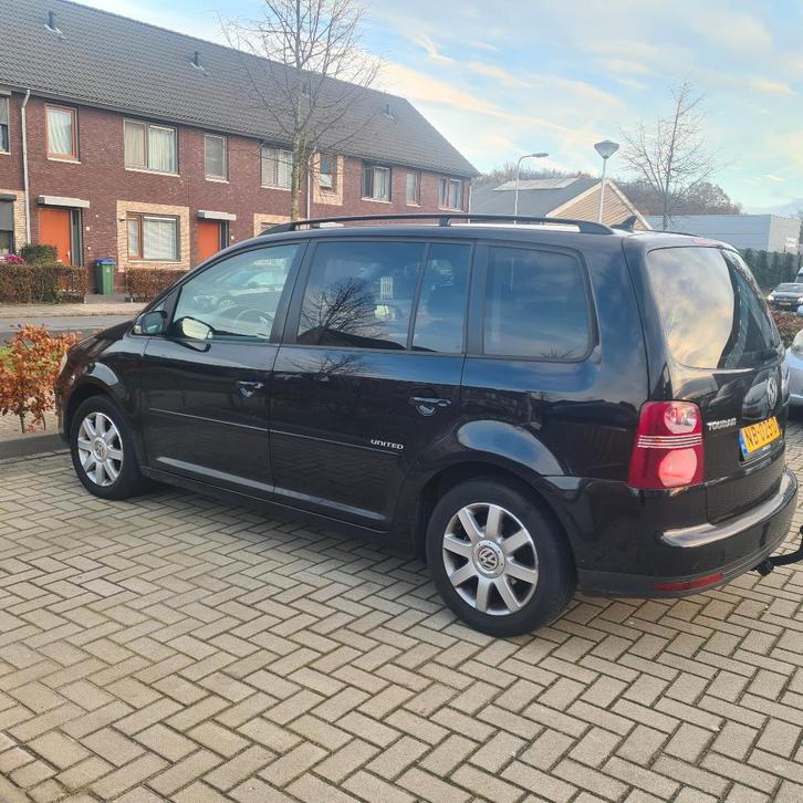 Volkswagen Touran 1.9 TDI 77KW 7P 2009 Zwart, Auto's, Volkswagen, Particulier, Touran, Airbags, Airconditioning, Centrale vergrendeling