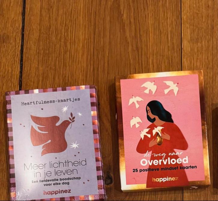 Totaal 2 doosjes met Happinez kaarten, Boeken, Esoterie en Spiritualiteit, Zo goed als nieuw, Overige typen, Tarot of Kaarten leggen