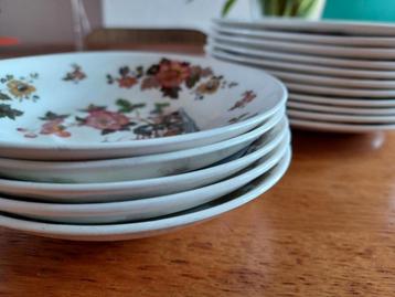 Wedgwood 'Eastern Flowers Pattern' gebaksbordjes & schotels
 beschikbaar voor biedingen