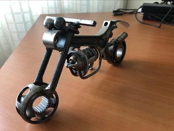 Uniek schaalmodel van een motor (chopper) - metaal beschikbaar voor biedingen