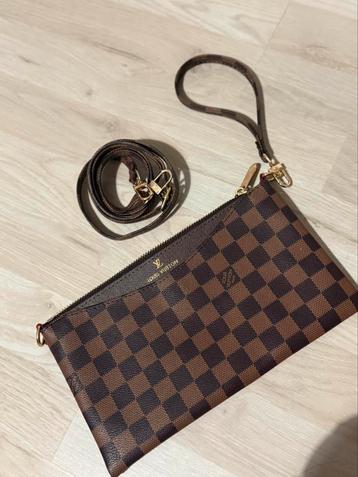 Tas louis v beschikbaar voor biedingen