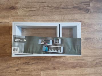 Wandkastjes / wandplankjes beschikbaar voor biedingen