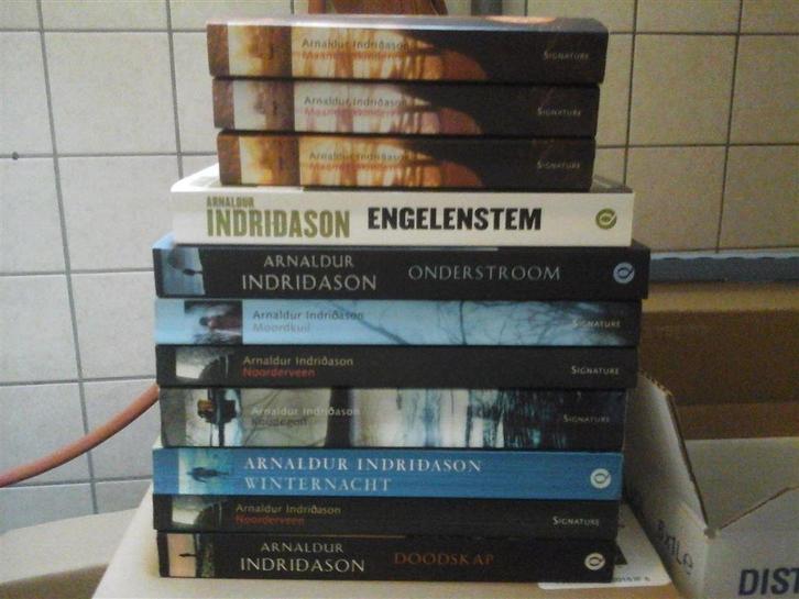 ARNALDUR INDRIDASON-74 stuks-uitstekende staat, Boeken, Thrillers, Zo goed als nieuw, Ophalen of Verzenden