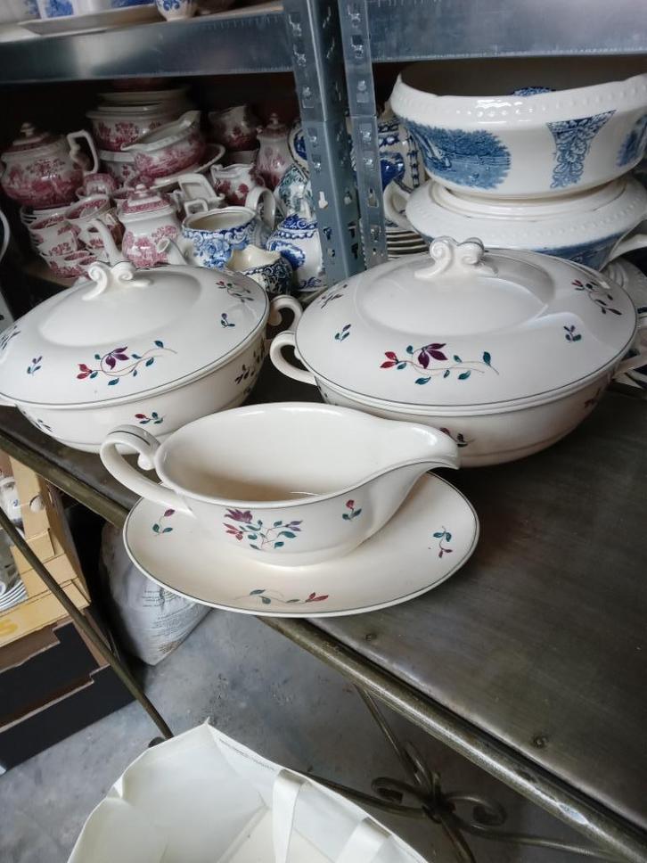 2 terrine en 1 sauskom vermoed van regout geen merkje, Antiek en Kunst, Antiek | Servies los, Ophalen of Verzenden