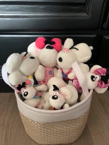 Mandje met Diddl knuffels en gratis kussen mappen beschikbaar voor biedingen