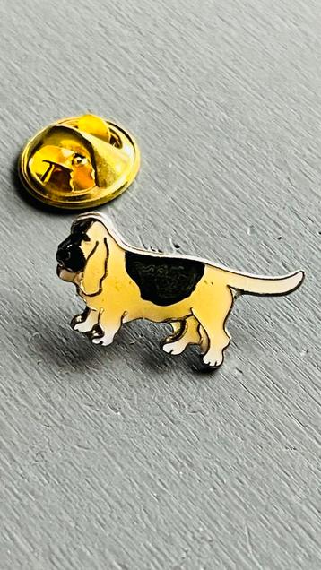 Pin Hond beschikbaar voor biedingen