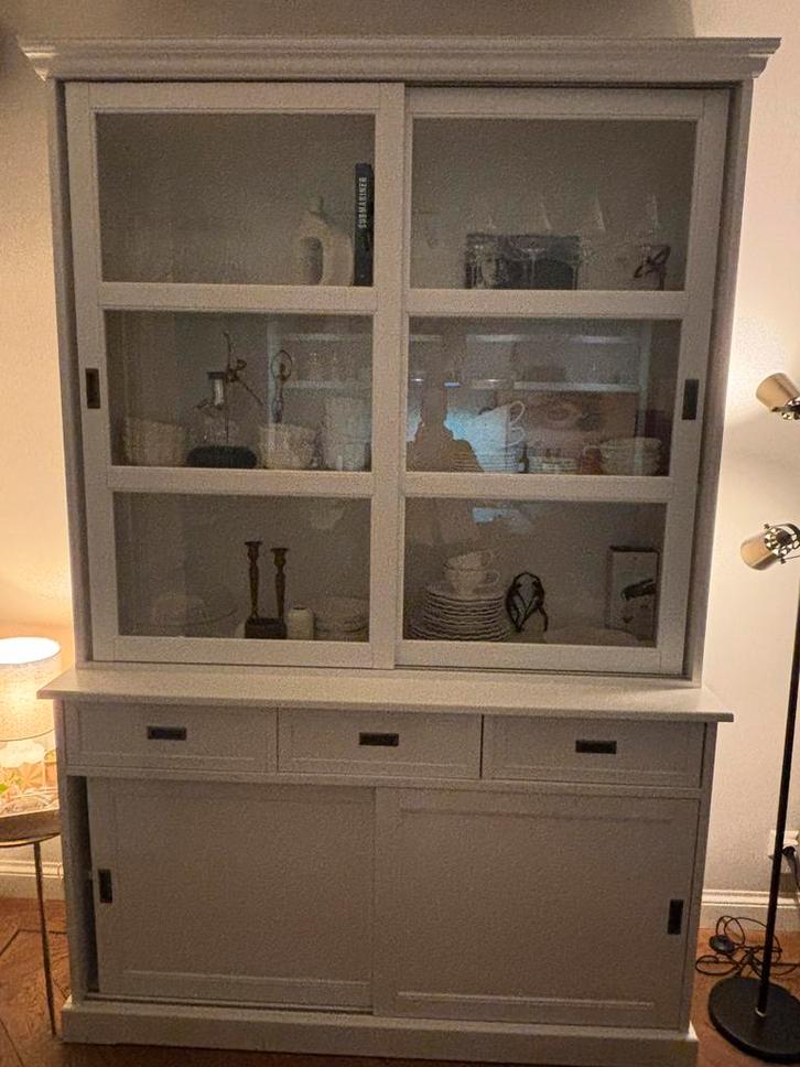 Ikea buffetkast in goede staat!, Huis en Inrichting, Kasten | Buffetkasten, Zo goed als nieuw, 200 cm of meer, 25 tot 50 cm, Ophalen