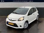 Toyota Aygo 1.0 VVT-i Now NL auto dealer onderhouden boekjes, Auto's, Voorwielaandrijving, Euro 5, Stof, Gebruikt