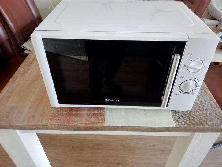 Severin MW7873 Solo Magnetron, Witgoed en Apparatuur, Magnetrons, Zo goed als nieuw, Vrijstaand, Magnetron, 45 tot 60 cm, Draaiplateau