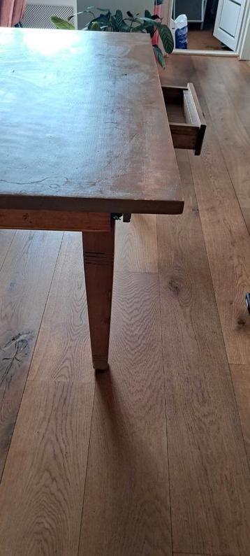 Eettafel  beschikbaar voor biedingen