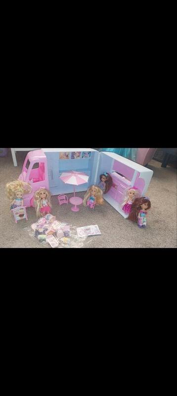 Cloe girlz ijscowagen met poppenset beschikbaar voor biedingen