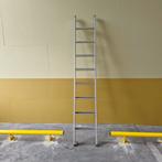 Steekladder 8 treden, 240cm met ophangbeugels, Doe-het-zelf en Verbouw, Steigers, Ophalen, Gebruikt, Overige typen, 2 tot 5 meter