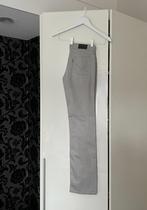 NIEUW: Levis zachtgrijze jeans #570 straight fit; mt. 28/34, Kleding | Dames, Nieuw, Ophalen of Verzenden, W28 - W29 (confectie 36)