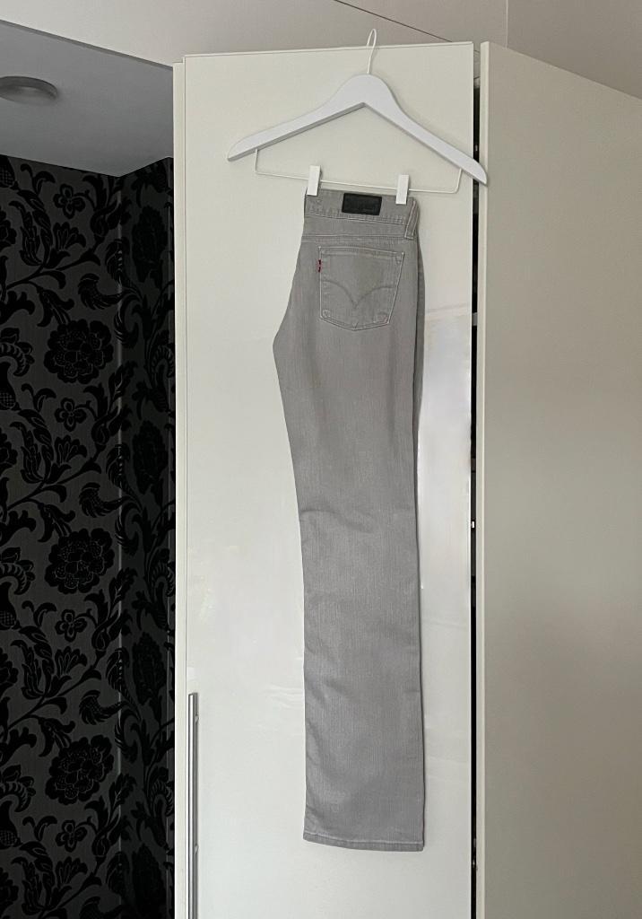 NIEUW: Levis zachtgrijze jeans #570 straight fit; mt. 28/34, Kleding | Dames, Spijkerbroeken en Jeans, Nieuw, W28 - W29 (confectie 36)