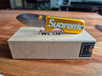 Supreme WESN Microblade Gold beschikbaar voor biedingen