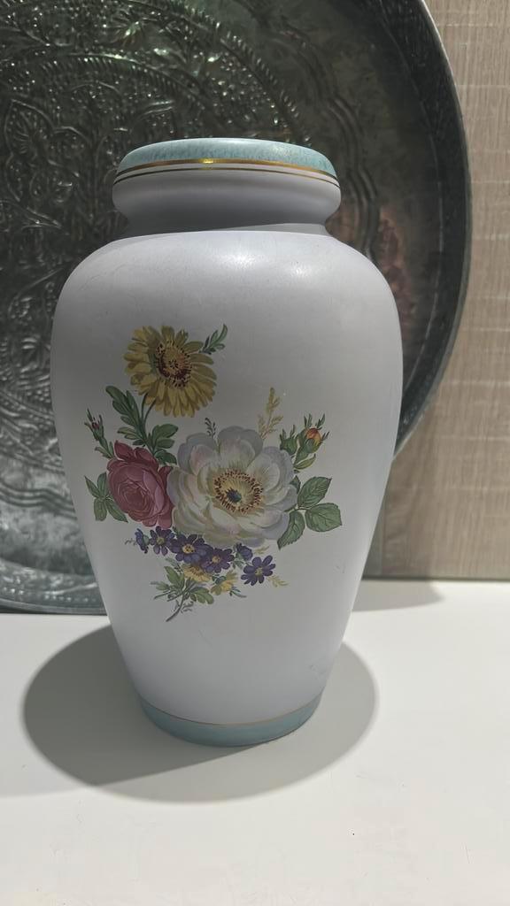 Flora Keramiek Gouda Carla Vaas - Vintage Bloemenpracht, Antiek en Kunst, Antiek | Keramiek en Aardewerk, Ophalen of Verzenden