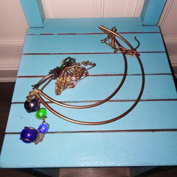 Hanger met elfje, maan en gekleurde bolletjes beschikbaar voor biedingen