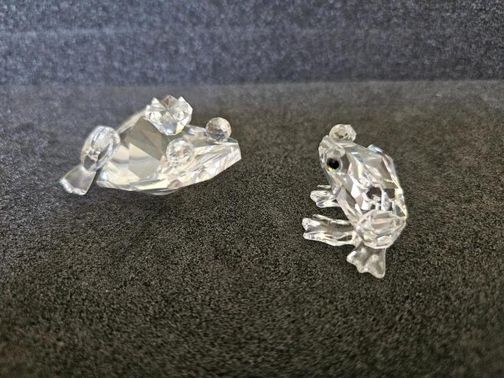 Swarovski 2x kikker, met en zonder kroon, Verzamelen, Swarovski, Zo goed als nieuw, Figuurtje, Ophalen of Verzenden