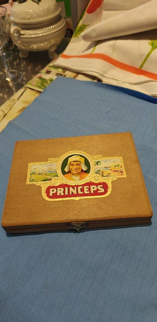 kistje sigaren Princeps in hout scharnierdeksel, Verzamelen, Rookartikelen, Aanstekers en Luciferdoosjes, Ophalen of Verzenden