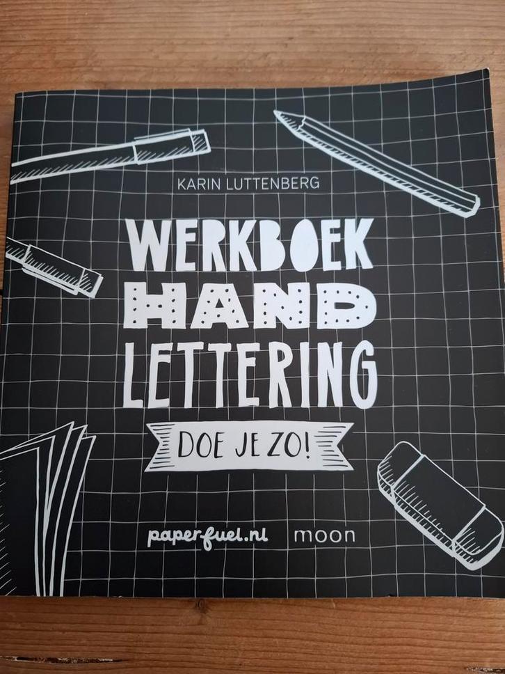 Werkboek Handlettering - Karin Luttenberg, Boeken, Hobby en Vrije tijd, Zo goed als nieuw, Tekenen en Schilderen, Ophalen of Verzenden