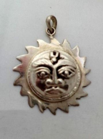 Surya . Daar komt de zon! Sterling zilveren hanger (050) beschikbaar voor biedingen