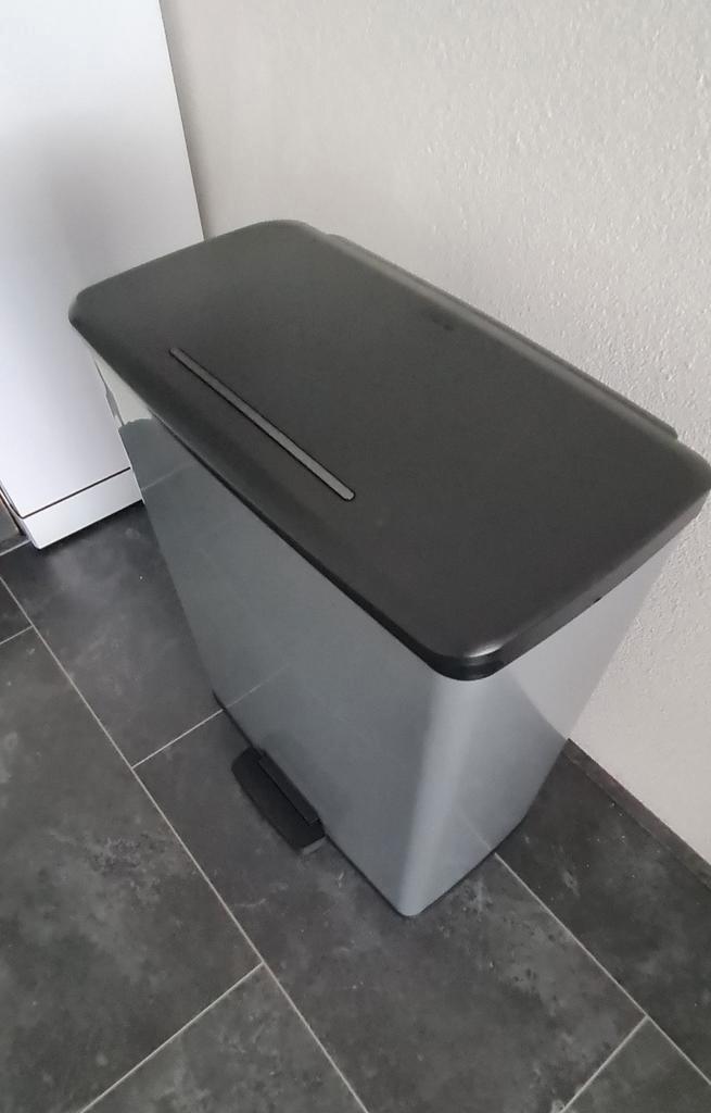 Gloednieuwe Curver Decobin Prullenbak met Pedaalemmer, Huis en Inrichting, Woonaccessoires | Prullenbakken, Nieuw, Kunststof, 50 tot 75 cm