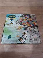 Trivial Pursuit 2000 editie - s3501, Hobby en Vrije tijd, Gezelschapsspellen | Bordspellen, Ophalen of Verzenden, Zo goed als nieuw