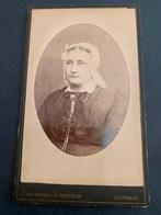 cdv carte de visite klederdracht Alkmaar C v d Aa  Chrispijn, Verzenden, Foto, Klederdracht, Zo goed als nieuw
