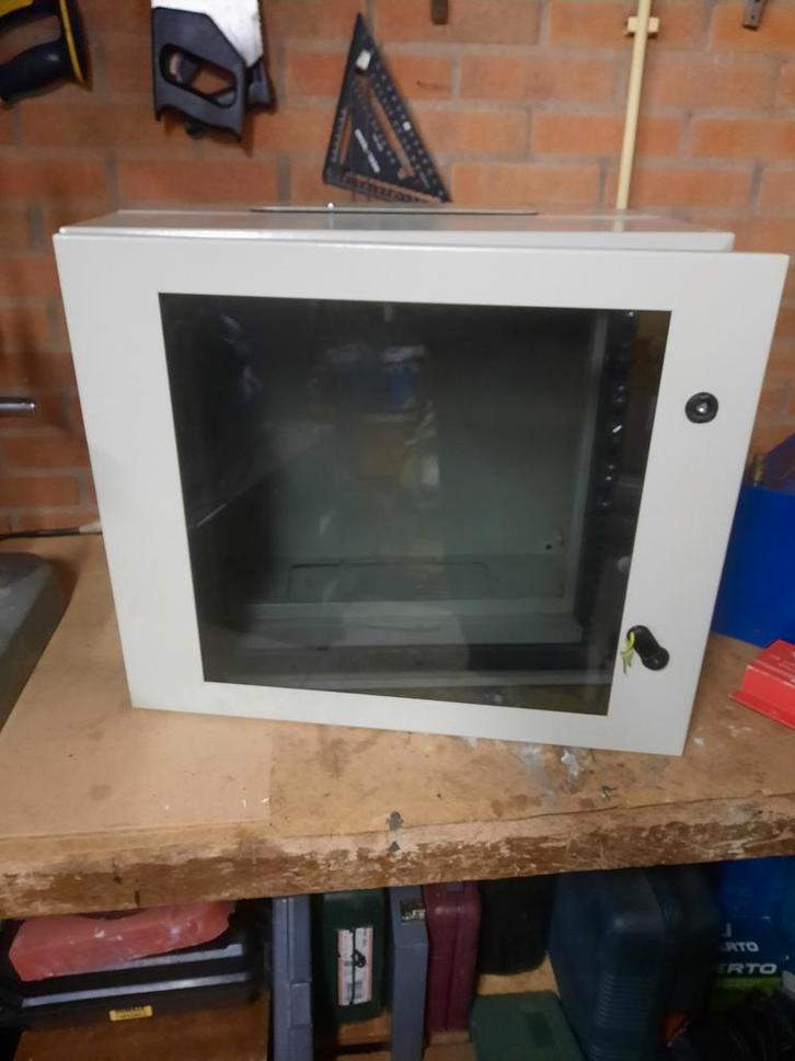 Metalen serverkast met glazen deur, Computers en Software, Serverkasten, Gebruikt, Glas, Plaatstaal, Ophalen