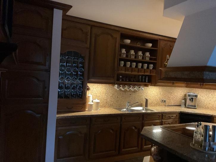 Keuken met eiland in Zeer Goede Staat, Huis en Inrichting, Keuken | Complete keukens, Zo goed als nieuw, Overige typen, Bruin