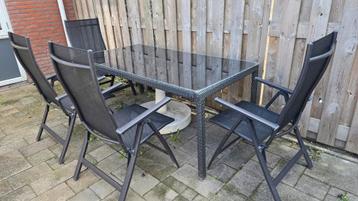 Tuinset met parasolvoet beschikbaar voor biedingen