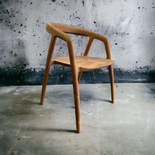 Massief houten stoel met armleuning (meerdere stuks), Antiek en Kunst, Antiek | Meubels | Stoelen en Banken, Ophalen
