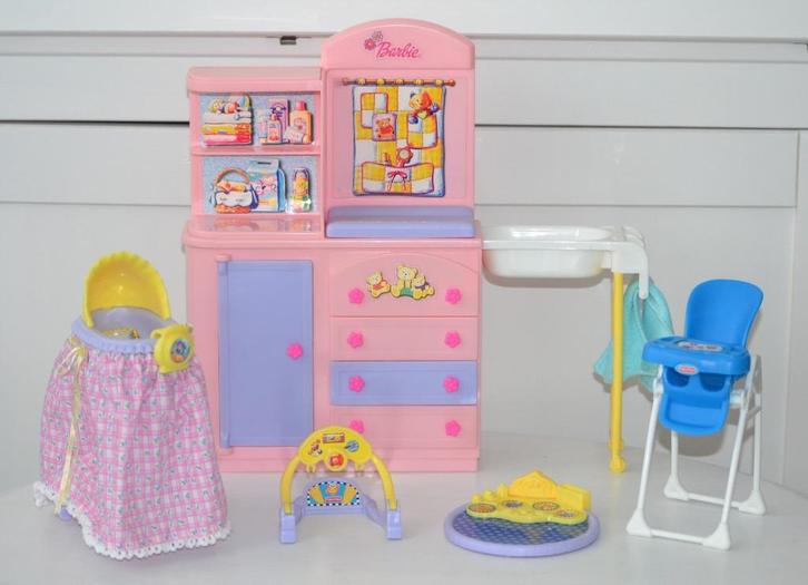 Barbie Happy Family Nursery (Mattel, 2003), Kinderen en Baby's, Speelgoed | Poppen, Zo goed als nieuw, Barbie, Ophalen of Verzenden